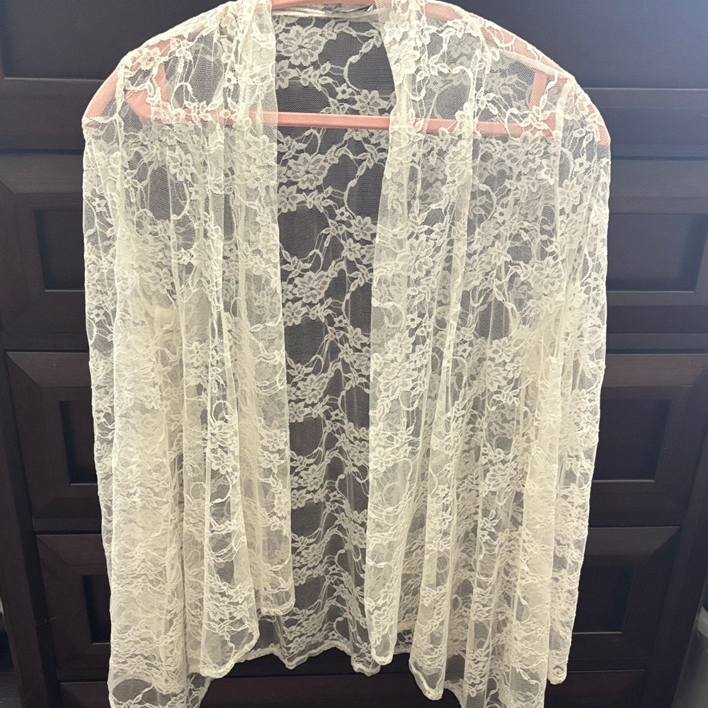 Lace cream shawl